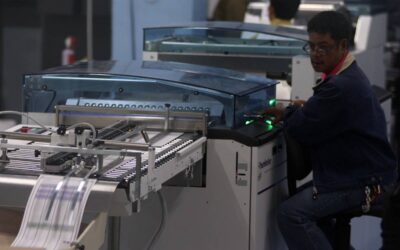 PHOTO BY MIGUEL DE GUZMAN A worker mans the printing machine responsible for the official ballots for the May 10, 2010 automated elections at the National Printing Office (NPO) in Quezon City on Wednesday.