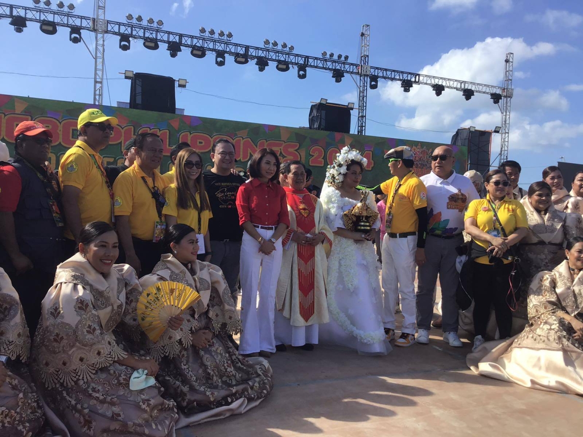 Tourism Secretary Christina Garcia-Frasco and local officials of Cebu City attended the 2024 Sinulog Grand Parade Opening Ceremonies. PHOTO BY MOISES CRUZ