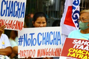 NO TO CHA-CHA Members of the Nagkaisa! Labor coalition protest outside the Senate in Pasay City on Tueday, Jan. 23, 2024, against moves to amend the Constitution, announcing plans to collaborate with broader sectors to build an anti-Charter change movement. PHOTO BY MIKE ALQUINTO