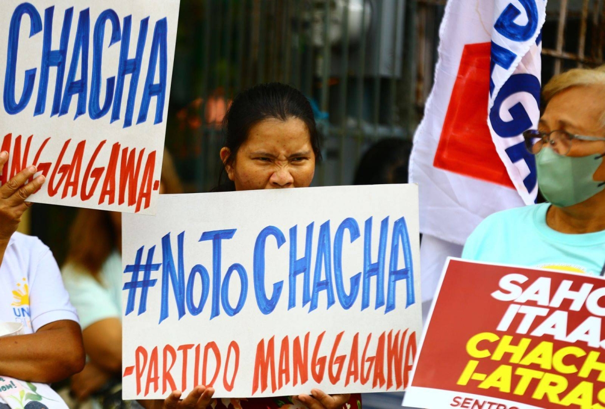NO TO CHA-CHA Members of the Nagkaisa! Labor coalition protest outside the Senate in Pasay City on Tueday, Jan. 23, 2024, against moves to amend the Constitution, announcing plans to collaborate with broader sectors to build an anti-Charter change movement. PHOTO BY MIKE ALQUINTO