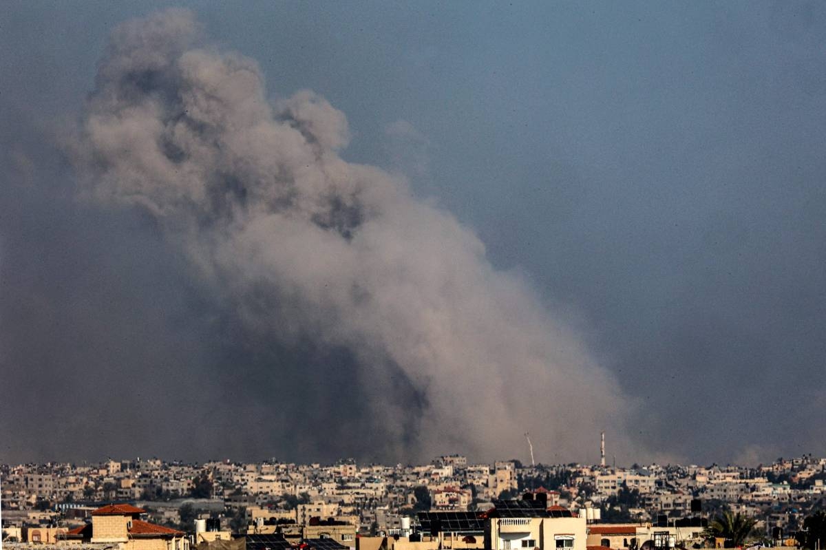 OMINOUS SIGHT A picture taken from Rafah shows smoke billowing over Khan Yunis in the southern Gaza Strip during Israeli bombardment on Saturday, Jan. 20, 2024, amid ongoing battles between Israel and the Palestinian militant group Hamas. AFP PHOTO