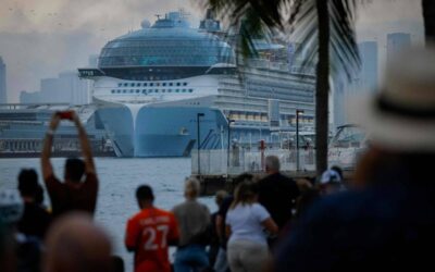 Royal Caribbean’s Icon of the Seas: The World’s Largest Cruise Ship Sets Sail WORLD’S BIGGEST People watch as Royal Caribbean’s Icon of the Seas, billed as the world’s largest cruise ship, sails from the Port of Miami in Miami, Florida, on its maiden cruise on Saturday, Jan. 27, 2024. AFP PHOTO