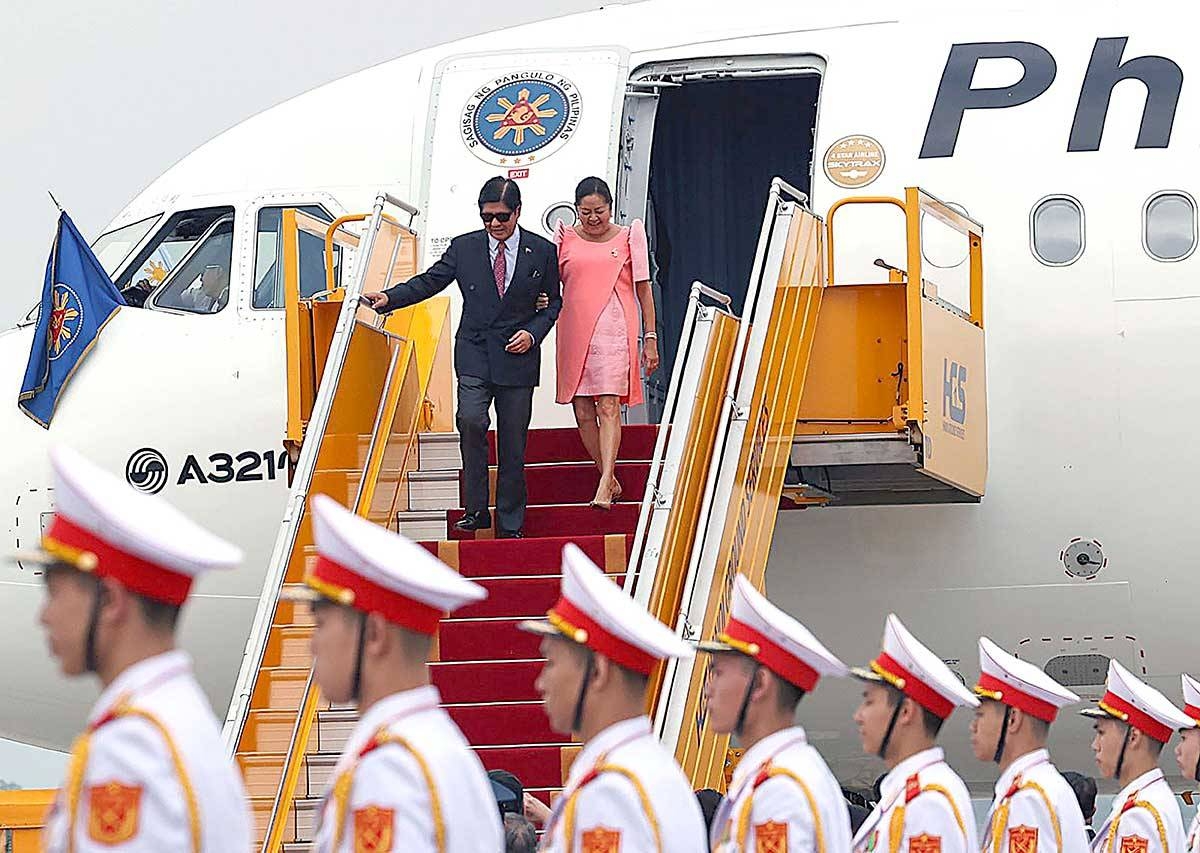 VIETNAM VISIT President Ferdinand Marcos Jr. and First Lady Marie Louise ‘Liza’ Araneta-Marcos arrive at the Noi Bai International Airport in Hanoi, Vietnam, on Monday, Jan. 29, 2024. CONTRIBUTED PHOTO