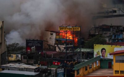 Fire in Manila Displaces 300 Families Plumes of dark smoke shroud the residential area along Recto from a 5th alarm fire near LRT 2 Station. Photos by Rio Deluvio
