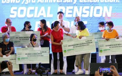 First Lady and DSWD Secretary Lead Social Pension Payout for Senior Citizens HELP FOR THE ELDERLY First lady Marie Louise “Liza” Araneta-Marcos leads the ceremonial kickoff of the Department of Social Welfare and Development’s social pension payout to indigent senior citizens at the DSWD Central Office in Quezon City on Friday, Feb. 2, 2024. Behind the first lady are DSWD Secretary Rex Gatchalian (center) and other officials. PHOTO BY ISMAEL DE JUAN