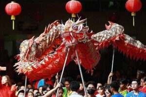 DANCING DRAGON A group performs a dragon dance in Manila on Thursday, Feb. 8, 2024, as the celebration of the Chinese New Year starts. PHOTO BY MIKE ALQUINTO