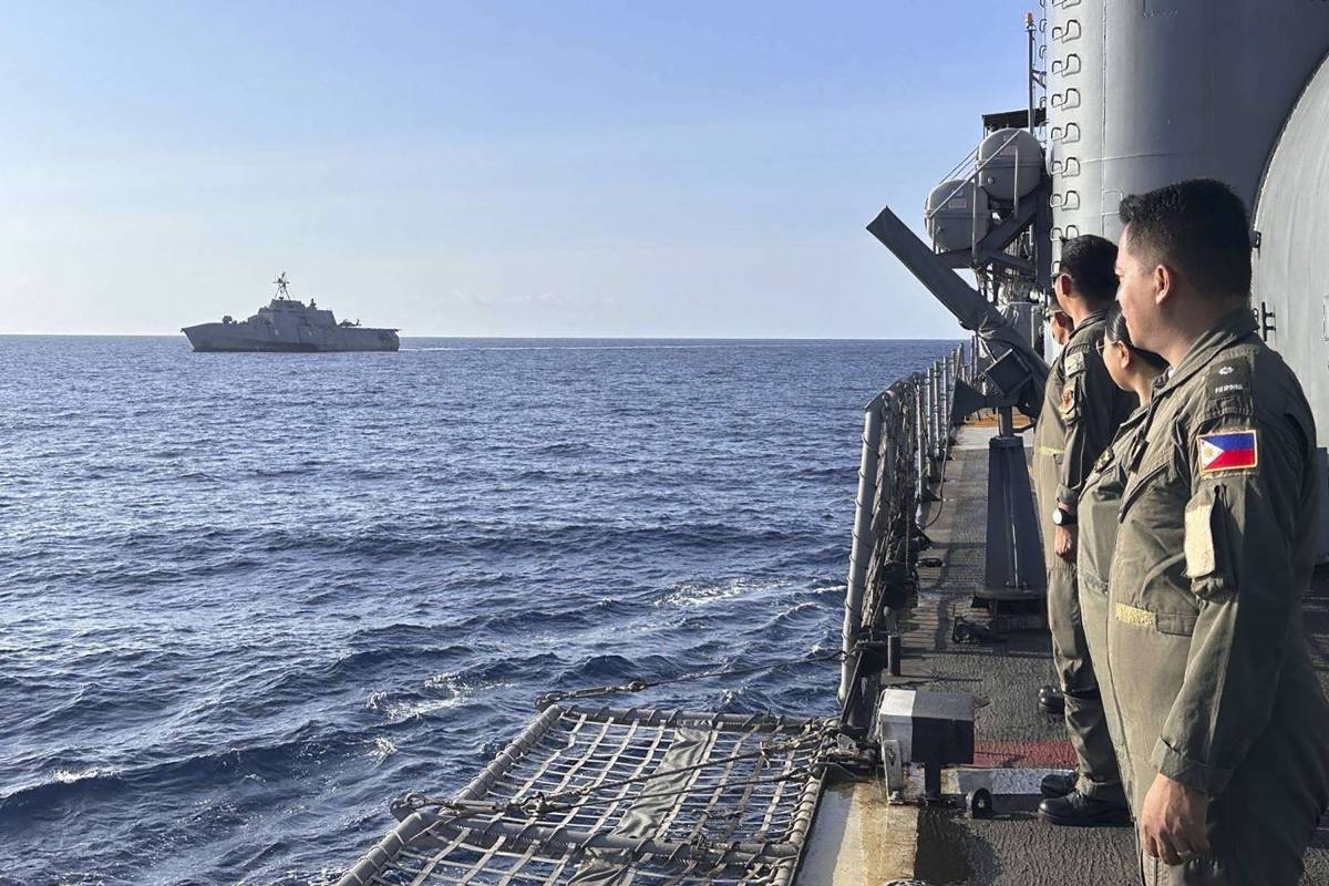 JOINT PATROL
This handout photo taken and released by the Armed Forces of the Philippines' Western Command on Friday, Feb. 9, 2024 shows the USS Gabrielle Giffords, embarked with an MH-60S Sea Hawk, receiving passing honors by Philippine Navy Officers aboard BRP Gregorio Del Pilar, a naval tradition rendered to ships passing close aboard, during the 3rd AFP-USINDOPACOM Maritime Cooperative Activity in the disputed South China Sea. HANDOUT/ARMED FORCES OF THE PHILIPPINES’ WESTERN COMMAND/AGENCE FRANCE-PRESSE