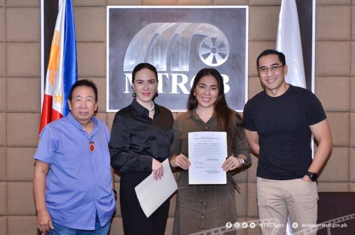 MTRCB BOARD MEMBER Actress and singer Jan Marini Alano (third from left) poses with Movie Television Review and Classification Board (MTRCB) Chairman Diorella Sotto (second from left) during her oath taking ceremony as the newest member of the MTRCB board on Tuesday, Feb. 13, 2024. CONTRIBUTED PHOTO