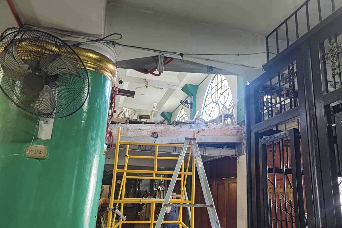 This photo shows a general view of a partially collapsed balcony inside a church in San Jose del Monte, Bulacan, on February 14, 2024. Fifty-four people were injured when a packed Catholic church balcony collapsed during Ash Wednesday service in the Philippines on Wednesday, city disaster officials said (Photo by Neil Nuñez / AFP)