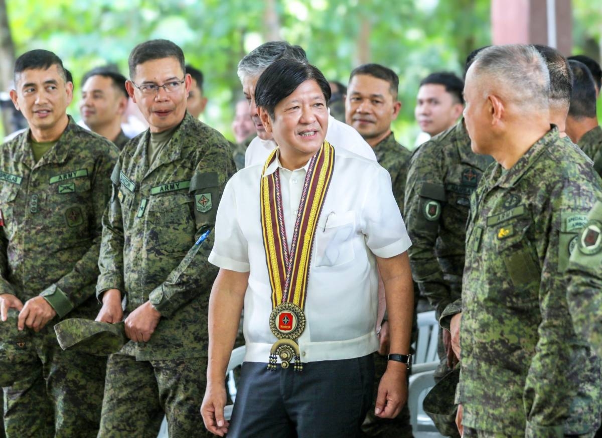 The military must assume the role of peacemaker while fighting to attain peace, President Ferdinand R. Marcos Jr. said on Friday. Speaking during his Talk to Troops at the Philippine Army’s 401st Infantry Brigade headquarters in Prosperidad, Agusan del Sur, President Marcos said his government has adopted new approach in tackling internal conflict—encouraging soldiers to become peacemakers while combating groups threatening peace and democracy. PCO Photo