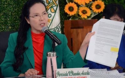 LABOR POLICY Public Attorney's Office chief lawyer Persida Rueda-Acosta shows to the media a copy of a Department of Labor and Employment order against discrimination and termination of unvaccinated workers at a news conference on Friday, Sept. 2, 2022. PHOTO BY BENEDICT ABAYGAR JR.
