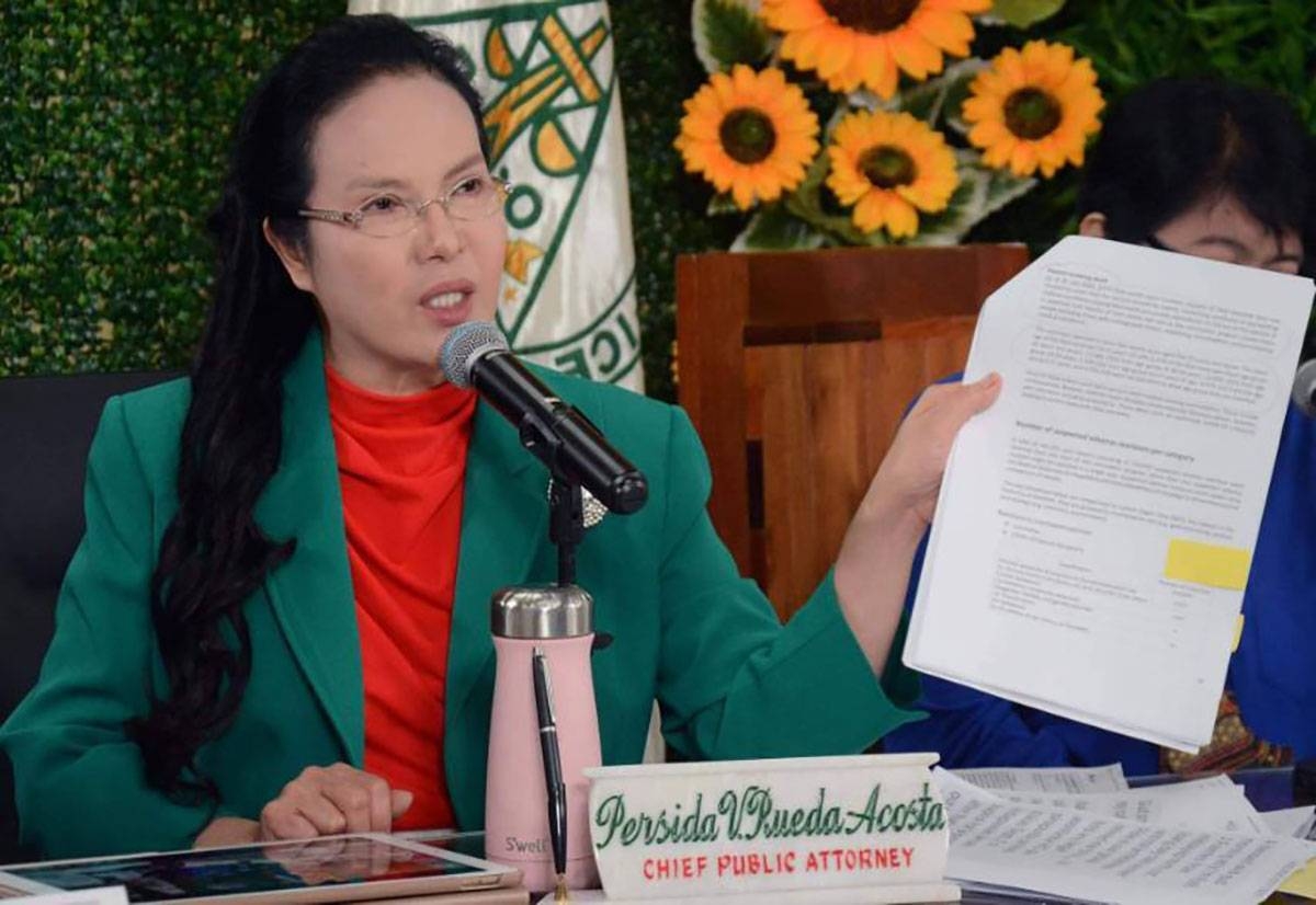 LABOR POLICY Public Attorney's Office chief lawyer Persida Rueda-Acosta shows to the media a copy of a Department of Labor and Employment order against discrimination and termination of unvaccinated workers at a news conference on Friday, Sept. 2, 2022. PHOTO BY BENEDICT ABAYGAR JR.