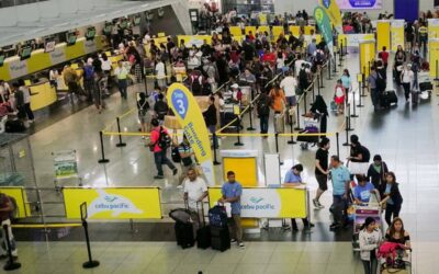 pt2/news/may1/300419_cebupac-8
Photo by: J. Gerard Seguia
Passengers of Cebu Pacific Airlines line up as they check in for boarding at the NAIA Terminal 3 in Pasay City, Tuesday afternoon.