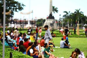 people in luneta park