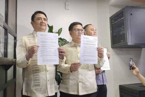 Filed House leaders show copies of Resolution of Both Houses 7. Photo by Reina Tolentino