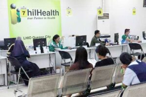 Philhealth operation and transactions and claims continue through the over the counter method at the Philhealth Mother Ignacia branch in Quezon City. (Photo By: Ismael De Juan)