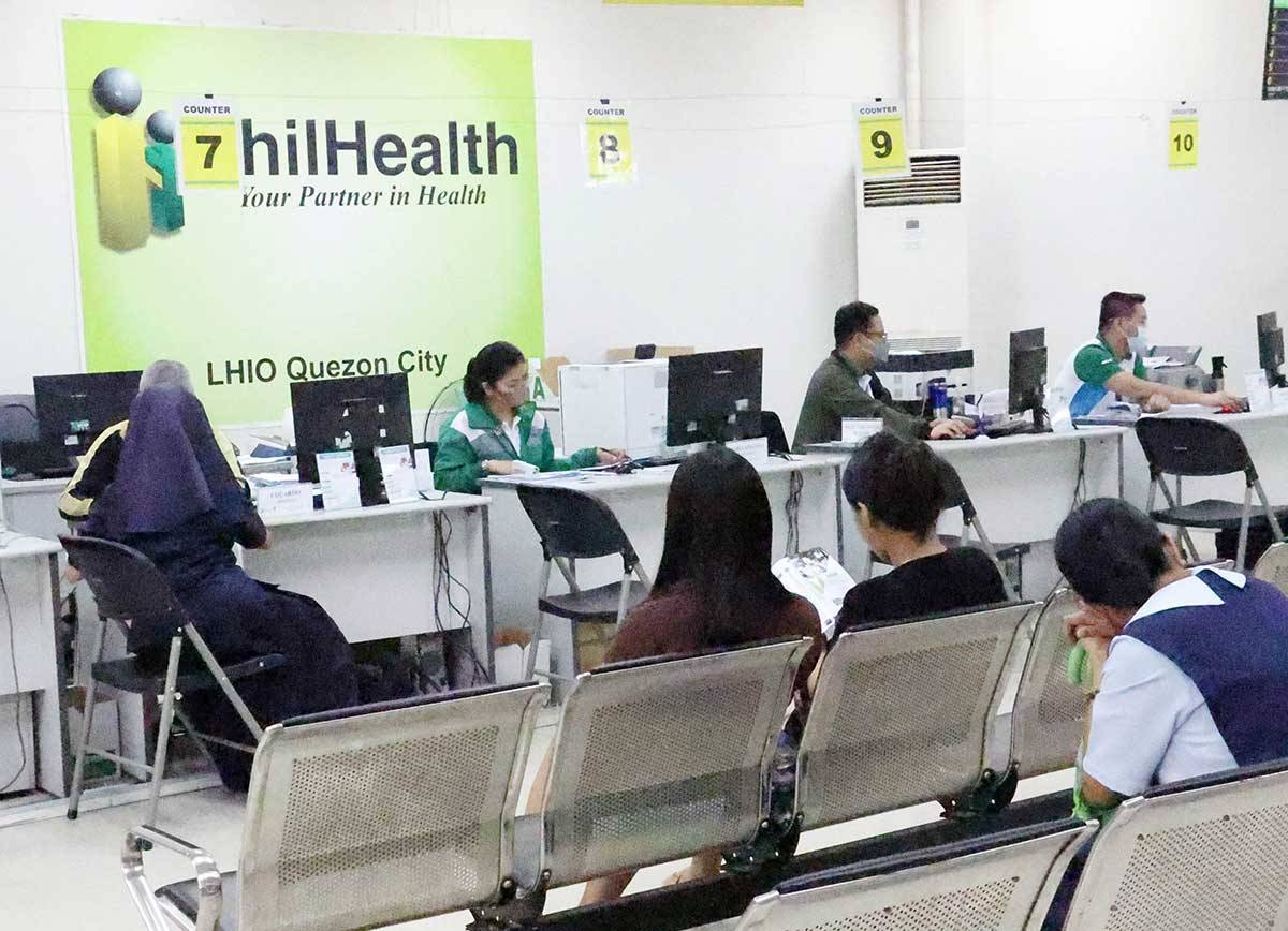 Philhealth operation and transactions and claims continue through the over the counter method at the Philhealth Mother Ignacia branch in Quezon City. (Photo By: Ismael De Juan)