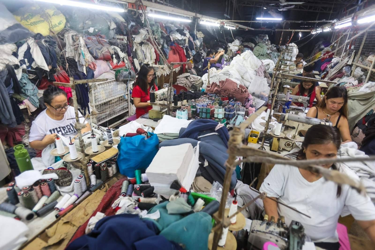 Workers of a garment factory in Taytay, Rizal are shown in this photo taken on Tuesday morning Feb. 20, 2024. The Senate on Monday passed on third reading Senate Bill 2534, which seeks a P100 daily minimum wage increase for employees and workers in the private sector. The bill exempts establishments with less than 10 employees, with P3 million capital, and barangay micro business enterprises from the wage hike.
PHOTO BY JOHN ORVEN VERDOTE