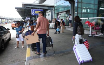 Passengers queue to enter the Ninoy Aquino International Airport terminal 3 in Pasay City on Saturday, February 24, 2024 while the airline staff carefully inspect their tickets. Ninoy Aquino International Airport (NAIA) was named the fourth worst gateway in Asia and the Middle East by business class travelers.  PHOTO BY RENE H. DILAN