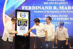 Pagibig dividend President Ferdinand Marcos Jr., with Human Settlements and Urban Development Secretary Jose Rizalino Acuzar, Pag-IBIG Fund CEO Marilene Acosta, Executive Secretary Lucas Bersamin, and Special Assistant to the President Anton Lagdameo, unveil the Pag-IBIG Fund Regular Savings Dividend Rates and MP2 Dividend Rates at the Philippine International Convention Center in Pasay City on Tuesday, Feb. 27, 2024. PHOTO BY MIKE ALQUINTO