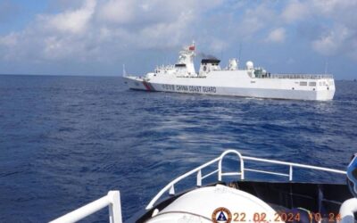 Worries Over Chinese Warships in Scarborough Shoal – Marcos This handout photo taken on February 22, 2024 and received on February 25, 2024 from the Philippine Coast Guard shows a China Coast Guard vessel sailing near the BRP Datu Sanday during their mission to bring supplies to fishermen near the China-controlled Scarborough Shoal in the disputed South China Sea. AFP PHOTO / Philippine Coast Guard