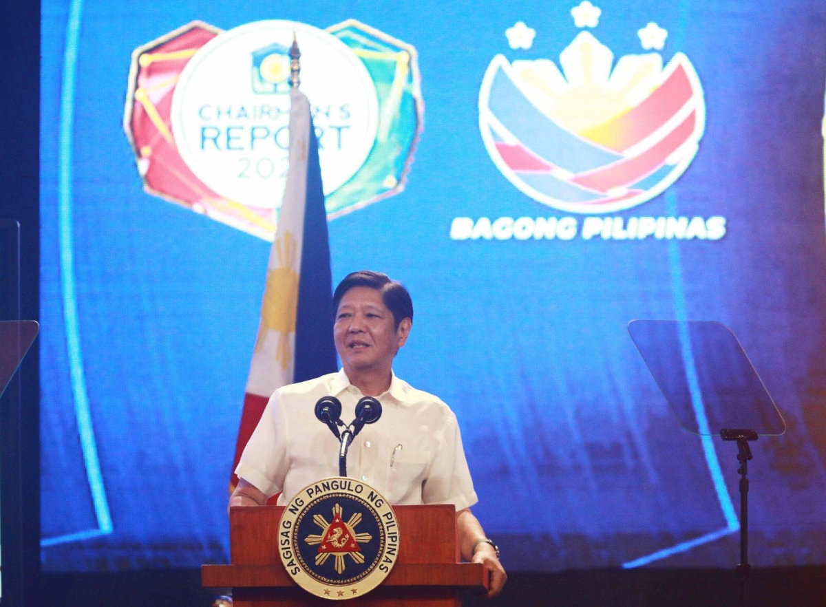 President Ferdinand "Bongbong" R Marcos Jr., with Department of Human Settlements and Urban Development Secretary Jose Rizalino L. Acuzar, Marilene C. Acosta (Chief Executive Officer PAG IBIG fund), Executive Secretary Lucas Bersamin and Special Assistant to the President Anton Lagdameo, led the revealing of the Pag ibig Fund Regular Savings Dividend Rates and MP2 Dividend Rates, shown on a LED monitor during the "PAG IBIG Fund Chairman’s Report," held inside the Philippine International Convention Center (PICC) in Pasay City, on 27 February 2024. (PHOTO: MIKE ALQUINTO)