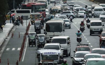 E-Vehicles Banned on Major Roads in Metro Manila E-trikes and gas powered tricycles are seen along EDSA and Roxas Boulevard in Pasay City, Friday. Even though tricycles, pedicabs, and e-trikes are illegal in main thoroughfares like EDSA and Roxas Boulevard, it is still a common sight as many people use it for commuting. PHOTOS BY J. GERARD SEGUIA