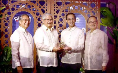 PEACE AWARDEE The Manila Times Chairman and Chief Executive Officer Dante ‘Klink’ Ang 2nd (second from left) receives the ‘Kapit-Bisig’ Partners in Empowerment, Advocacy and Commitment to Excellence (Peace) award from (right) Metrobank Foundation Executive Vice President Philip Francisco Dy and Metrobank Foundation President Aniceto Sobrepeña during the foundation’s 45th anniversary on Thursday, Feb. 29, 2024. Also in the photo is GT Capital Holdings Chairman Francisco Sebastian (left). PHOTO BY MIKE ALQUINTO