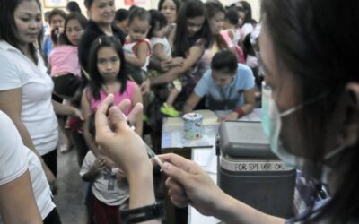 PHOTO BY : EDWIN MULI
Mothers with their infants line up while a head nurse prepares a syringe during free anti-measles vaccination inside the Marulas Puericulture Center in Valenzuela City on Wednesday. Parents heed on the Department of Health (DOH) call on immediate free measles vaccination after an outbreak where thousands are afftected by the viral disease and nearly a hundred reported dead.