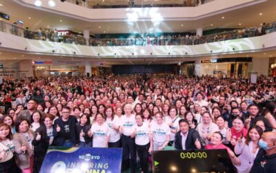 WOMEN ENTREPRENEURSHIP First Lady Liza Araneta-Marcos (sixth from left) joins ‘Go Negosyo’ founder Jose Ma. ‘Joey’ Concepcion 3rd (fourth from left), Trade Secretary Alfredo Pascual (center), and US Ambassador MaryKay Carlson (third from left) at the Women Summit 2024 at the Ayala Malls Manila Bay on Saturday, March 9, 2024. The Go Negosyo-sponsored event featured the Inspiring Filipina Entrepreneur Awards and gathered about 2,000 aspiring and active women entrepreneurs. PHOTO COURTESY OF GO NEGOSYO