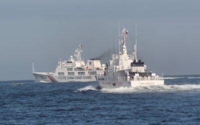 pt2/news/jan16/150120_pcg-ccg1
Photo by Enrique Agcaoili
The Philippine Coast Guard (right) with the China Coast Guard (left) vessels set sail for a joint maritime drill over the waters of the Manila Bay on January 15, 2020. The drill aims to exercise interoperability and strengthen their capabilities in responding to such crises.