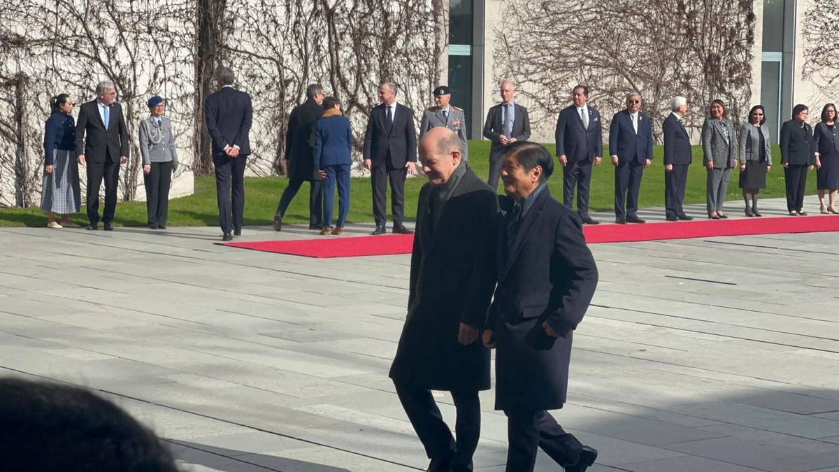 IN STEP President Ferdinand Marcos Jr., who is in Berlin for a working visit, walks with German Chancellor Olaf Scholz at The Chancellery on Tuesday morning, March 12, 2024. PHOTO BY CATHERINE S. VALENTE