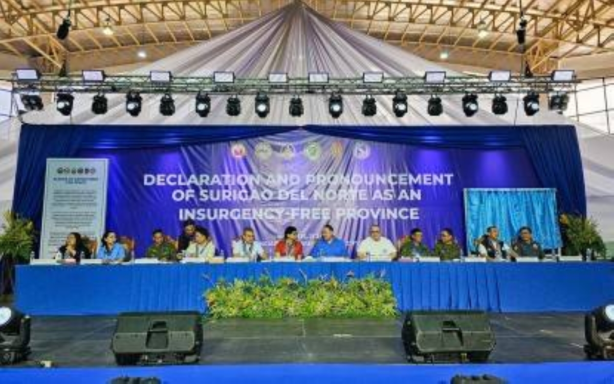 PEACE. Interior and Local Government Secretary Benjamin Abalos Jr. and Defense Secretary Gilberto Teodoro Jr. (6th and 7th from left) lead the declaration of Surigao del Norte province as insurgency-free on Friday (March 15, 2024). Thirty former rebels also recited oaths of allegiance to the government. (Photo courtesy of PIA-Surigao del Norte)