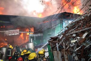 Firefighters train their hose as they try to extinguish the fire that razed a residential area in Isla Noah, Brgy Damayang Lagi, Quezon City, March 19, 2024. The fire reached Task Force Alpha. Photo by Ismael De Juan