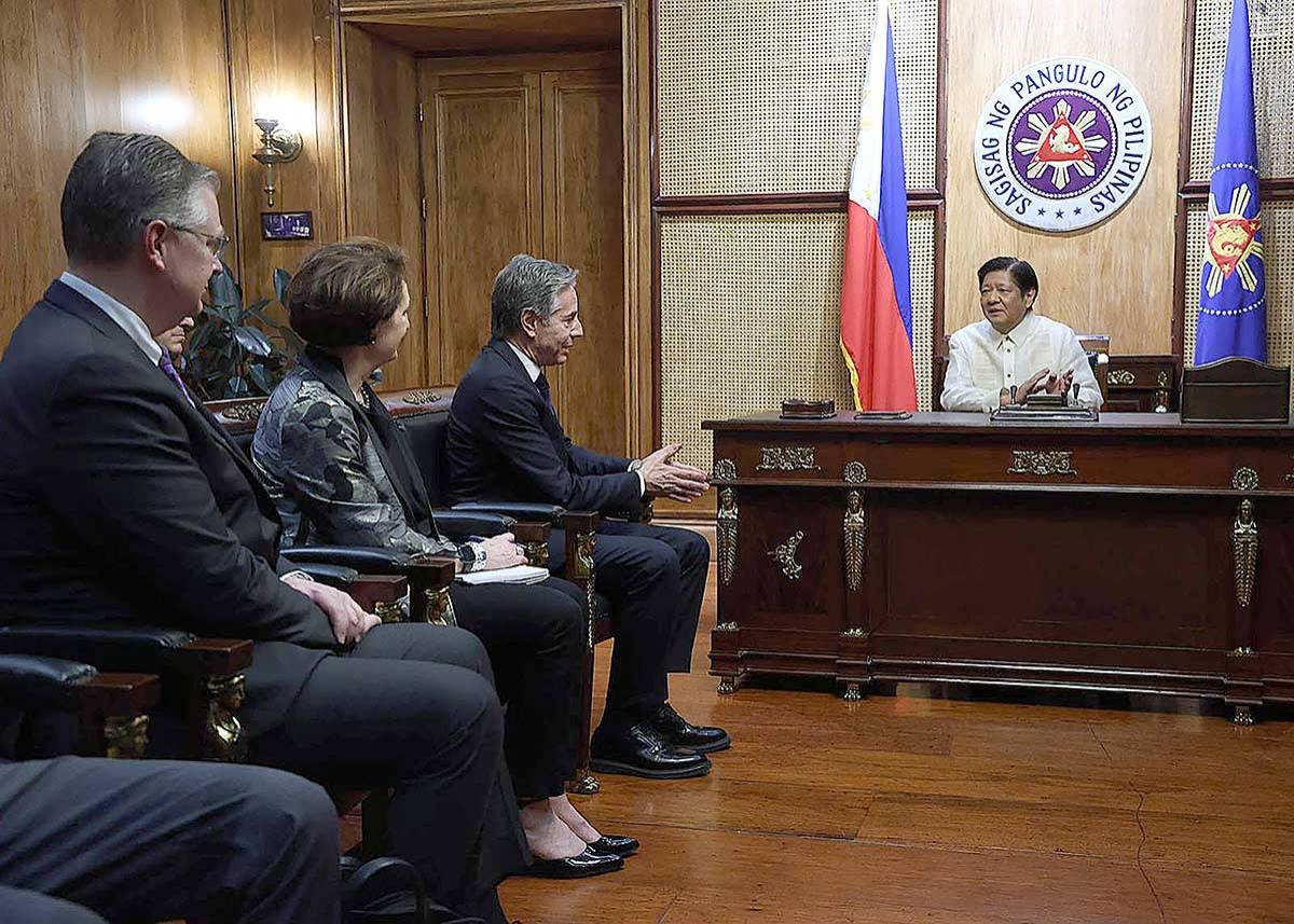 BOOSTING TIES US Secretary of State Antony Blinken meets with President Ferdinand Marcos Jr. in Malacañang. PPA POOL