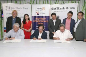 NEW PARTNER The Rotary International District 3830 and The Manila Times on Thursday, March 21, 2024, signed a partnership agreement for the District Conference (Discon) 2024. Signing the deal are The Manila Times Chairman and CEO Dante ‘Klink’ Ang 2nd; Rotary International District 3830 head Gov. Antonio ‘Jay’ Tambunting and Gil Chua, chairman for the District Conference 2024. With them are Robert Vito from Riple 8; Blanca Mercado, president and COO of The Manila Times; Lito Jimenez, past president of the Rotary Club of Makati West; Judd Balayan, Rotary Club of Makati West treasurer; Mon Guerrero, Rotary Club of Makati West secretary. PHOTO BY RENE H. DILAN