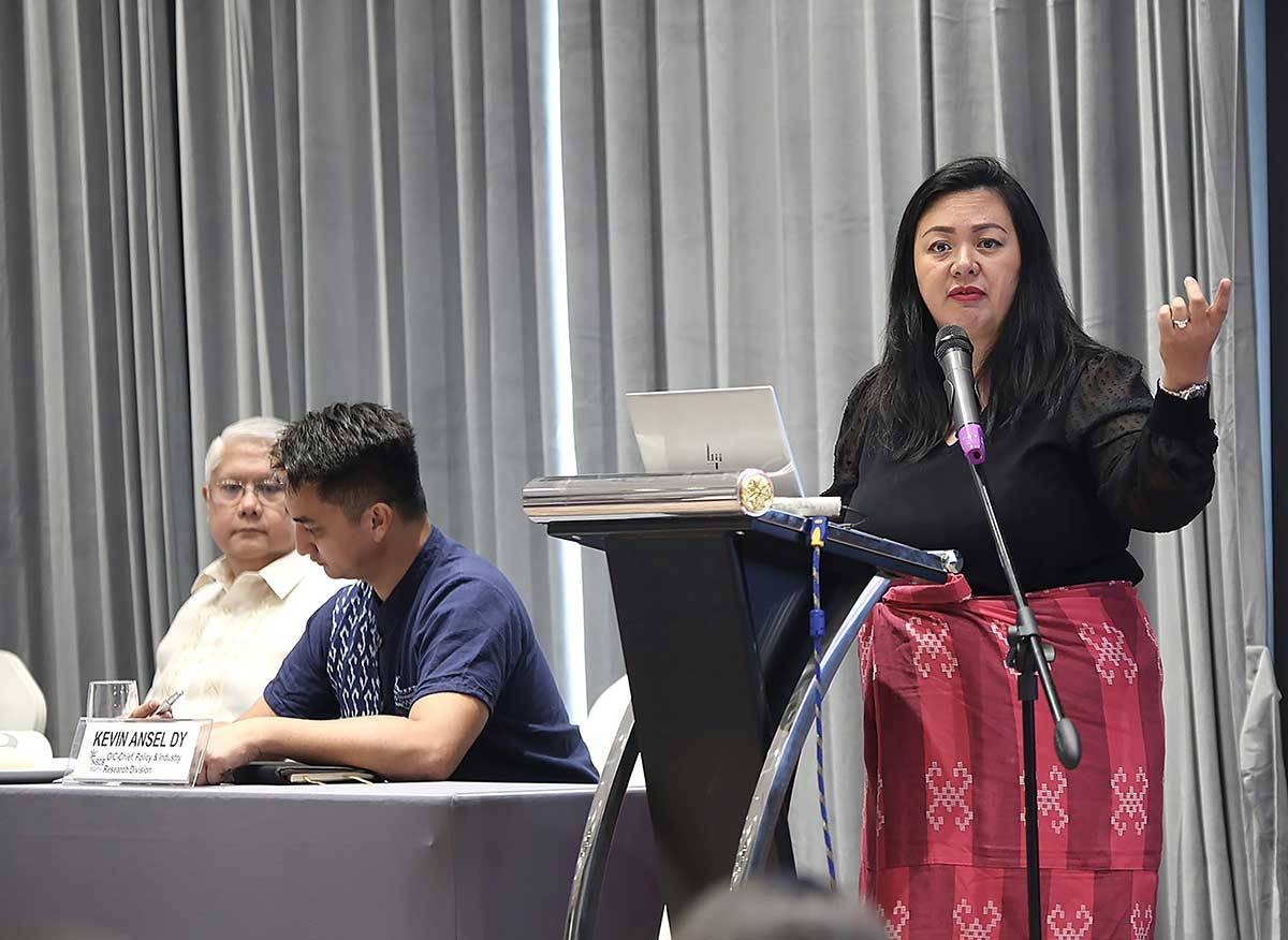 BOOSTING READING National Book Development Board Executive Director Charisse Aquino-Tugade talks about the results of the 2023 National Readership Survey on Thursday, March 21, 2024. With her are NBDB Chairman Dante ‘Klink’ Ang 2nd and Kevin Ansel Dy, chief of the Policy and Industry Research Division. PHOTO BY ISMAEL DE JUAN