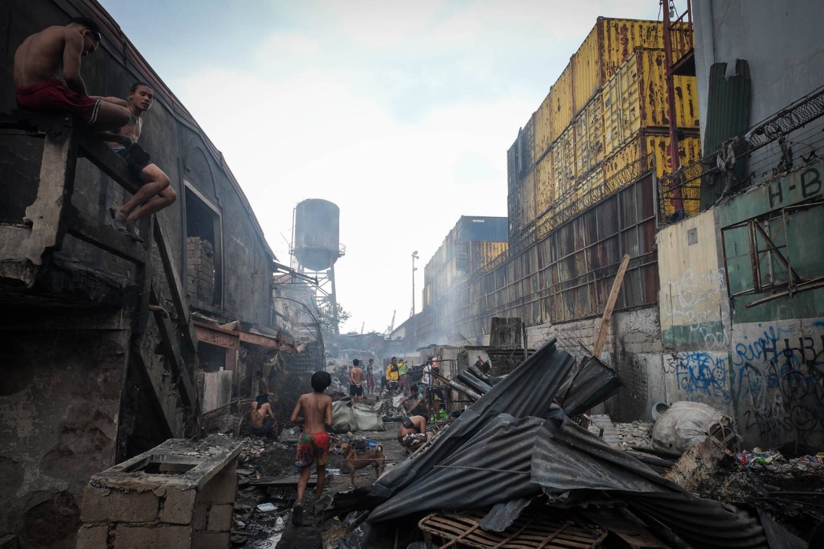 People are seen scavenging materials that they can sell after a fire gutted about 200 houses and displacing around 600 families in Aroma street, Barangay 105, Tondo, Manila, which started Thursday evening. The Bureau of Fire Protection estimates the damage to be around 6.5 million pesos. PHOTOS BY J. GERARD SEGUIA