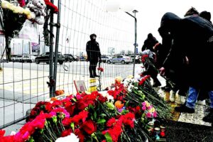 MAKESHIFT MEMORIAL People lay flowers at a makeshift memorial in front of the Crocus City Hall, a day after a gun attack in Krasnogorsk, outside Moscow, on
Saturday, March 23, 2024. Camouflaged assailants opened fire at the packed Crocus City Hall on Friday, March 22, ahead of a concert by Soviet-era rock band Piknik in the deadliest attack
in Russia for at least a decade. Russia said it had arrested 11 people — including four gunmen — over the assault claimed by the Islamic State, as the death toll rose to over 100 people.
OLGA MALTSEVA / AFP