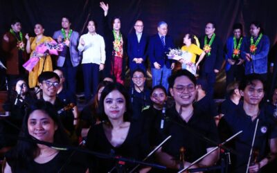 CULTURE NIGHT Italian Ambassador Marco Clemente (6th from left), Foreign Affairs Secretary Enrique Manalo (7th from left), and Manila 2nd District Councilor Numero Lim (4th from left) join the cast after the presentation of Giacomo Puccini’s opera ‘Gianni Schicchi’ in Tondo, Manila, on Saturday, March 23, 2024. PHOTO BY MIKE ALQUINTO