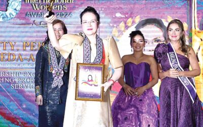 Pao Chief Receives Public Service Awards Public Attorney’s Office chief Persida Rueda-Acosta accepts her trophy from Crystal International Women Award on Friday, March 22, 2024. CONTRIBUTED PHOTO