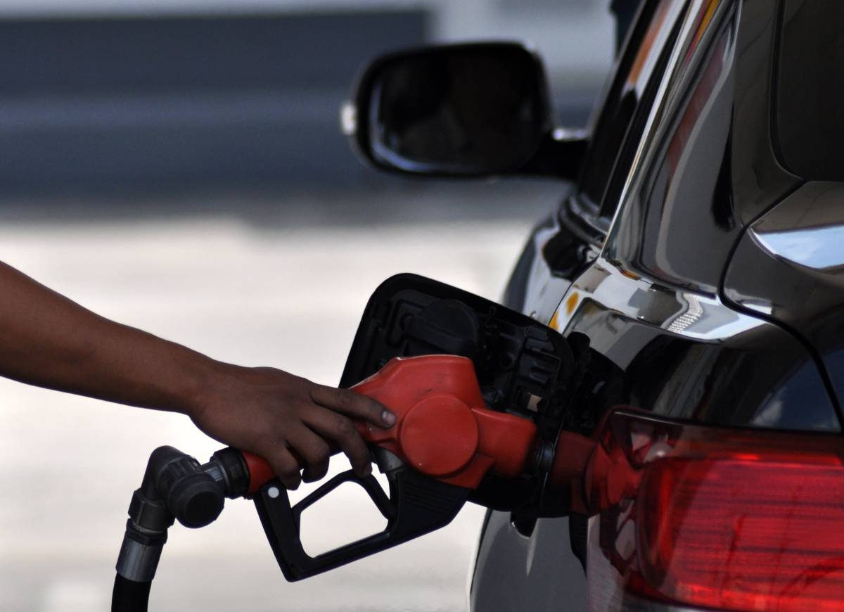 an oil company personnel refills a gas station from an oil tanker truck in manila on wednesday,On the first day of Lent, a season of self-sacrifice, oil companies imposed Wednesday a "big" fuelprice hike, with the price adjustment in some products breaching the P1 mark.The oil firms including Shell, Total, Chevron and Petron made their price hikes effective 6:01 a.m.Premium and regular gas had the biggest price hikes, ranging from P1.15 to P1.35 per liter. photo by: jessie laureta