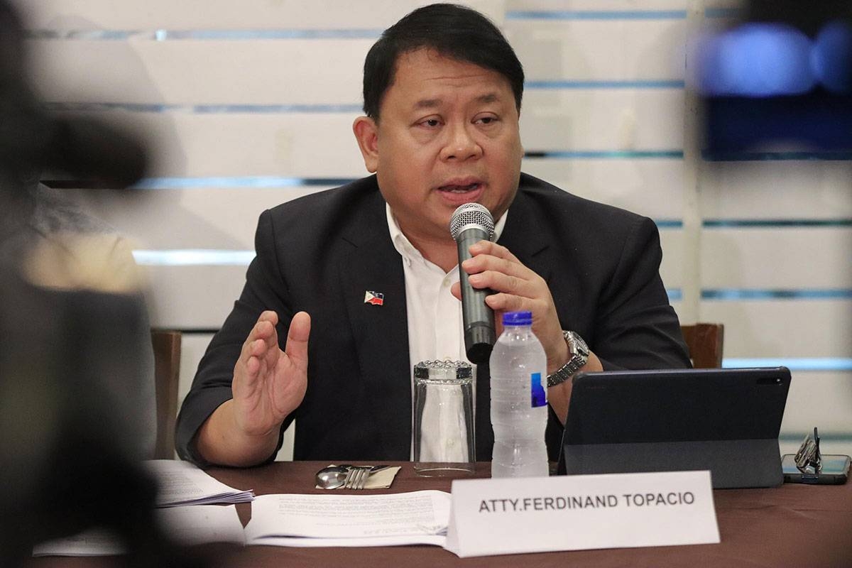 Lawyer Ferdinand Topacio