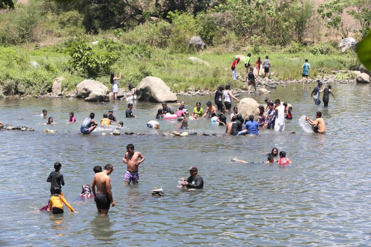 People enjoy a swim at Norzagaray River in Bulacan on Black Saturday, March 30, 2024 as philippine temperature rises PHOTOS BY RENE H. DILAN