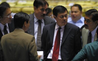 Administration lawmakers led by Senators Ramon Reviilla, 3R, and Manny Villar, 2R, consult with lawyers during a suspension in the joint canvass committee proceedings in the House of Representatives Wednesday. 

by MAX PASION
file: pt3/ news 6-17/ 160604_batasan-05_pasion.jpg