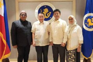 NCMF CHIEF. Secretary Sabuddin Abdurahim (2nd from right) took his Oath of Office as the new chief of the National Commission on Muslim Filipinos (NCMF) before Executive Secretary Lucas Bersamin (2nd from left) at the Malacañan Palace on March 27, 2024. The ceremony was witnessed by Governor Yshmael “Mang” Sali of Tawi-Tawi (leftmost) and the Secretary’s wife Barangay Chairwoman Dewy Sabuddin (rightmost). (Photo from NCMF website)