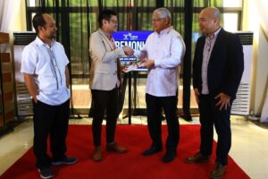 Cesar Gilbert Adriano, director of the National Library of the Philippines (NLP), receives books from The Manila Times Chairman and CEO and National Book Development Board (NBDB) Chairman Dante ‘Klink’ Ang 2nd at the NLP on Thursday, April 4, 2024. With them were Edgardo Quiros (left), assistant director National Library of the Philippines, and Anthony John Balisi of NBDB. The event also included a tour of the site where The Gallery and the Children's Library are being built. PHOTO BY MIKE ALQUINTO