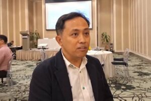 Dr. Fernando Paragas, UP College of Mass Communications dean and lead researcher of the Philcare Wellness Index