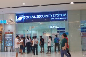 Social Security System (SSS) members mill about in an office in San Pedro, Laguna. The SSS announced that pensioners who are first-time borrowers may apply for a loan beginning May 30, 2022. PHOTO BY AARON RONQUILLO