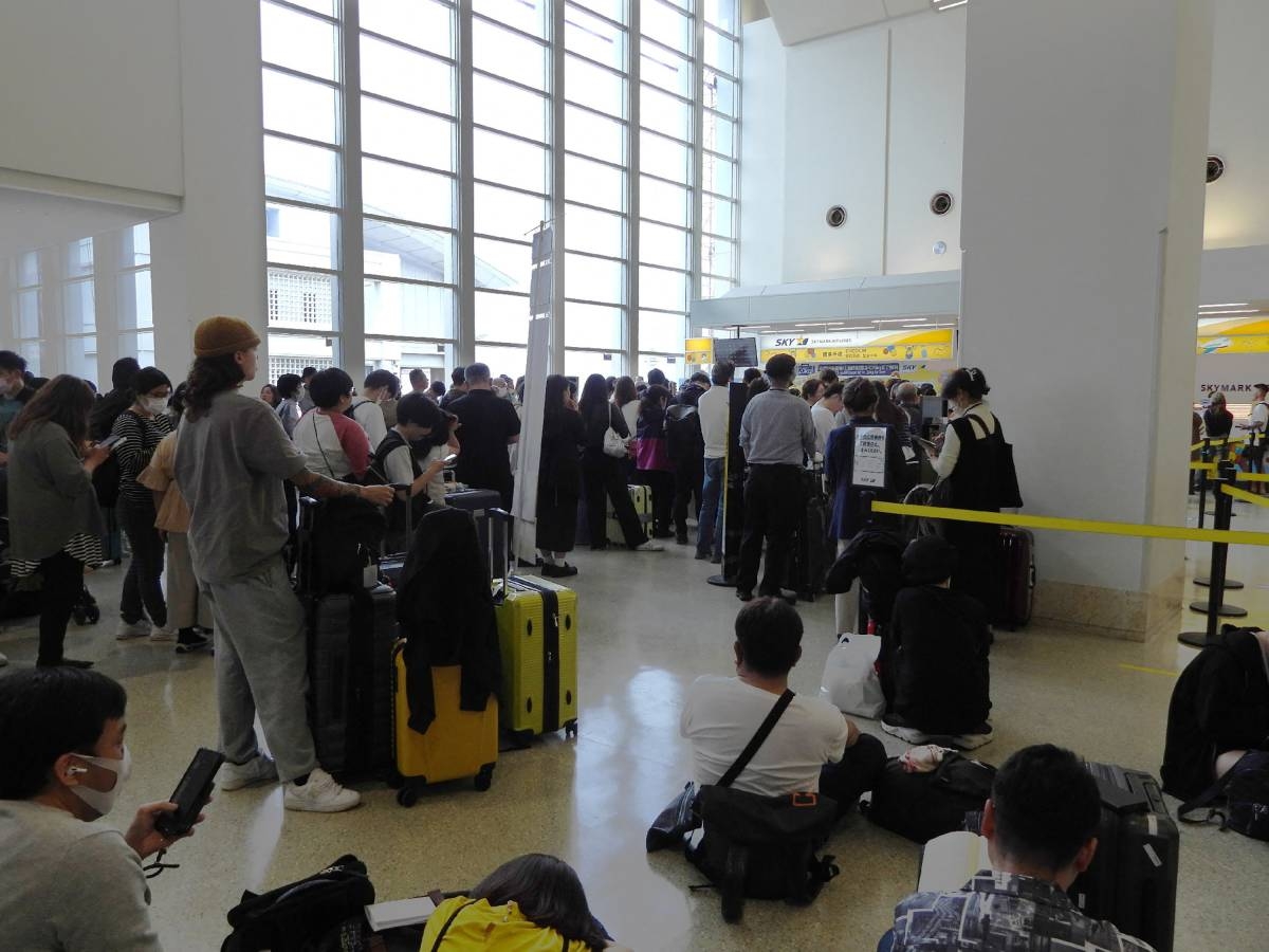 People crowd due to tsunami warning at Naha Airport in Naha, Okinawa prefecture on April 3, 2024. PHOTO BY JIJI PRESS/ AFP